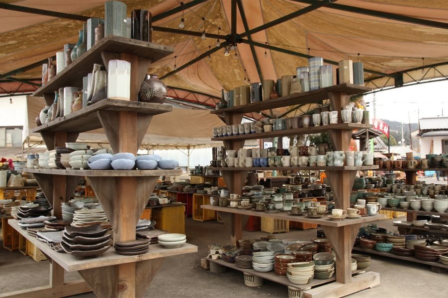 やきもの　益子焼 陶器市に向けて 蓋物の絵付け中です🎨 🌸2025益子春の陶器市